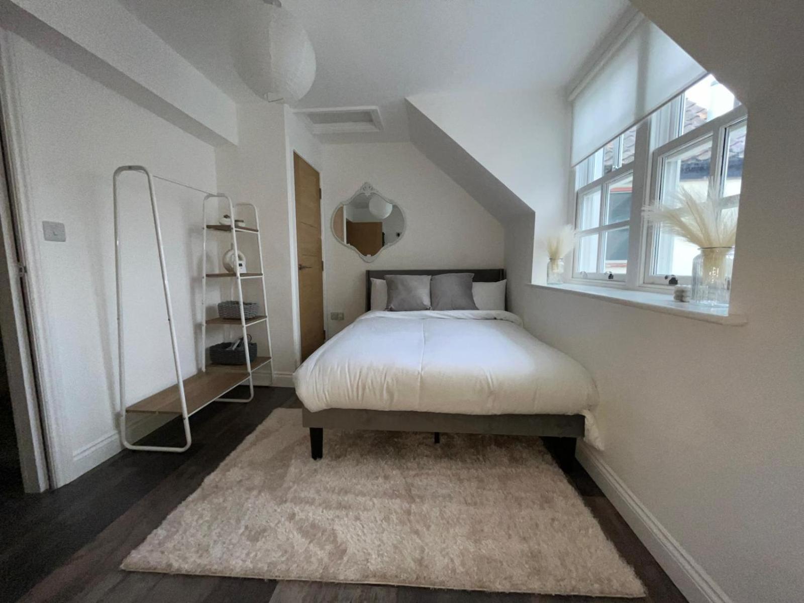 Sterling Stylish 2 Bedroom Modern Apartment Darlington (Durham)