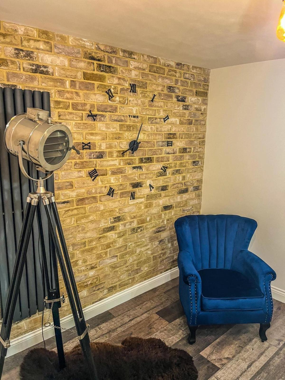 Sterling Stylish 2 Bedroom Modern Apartment